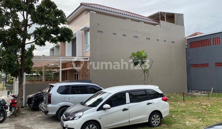 For Sale: House with Luxury Boarding, Affordable Price, Located in Arcamanik Complex. 2