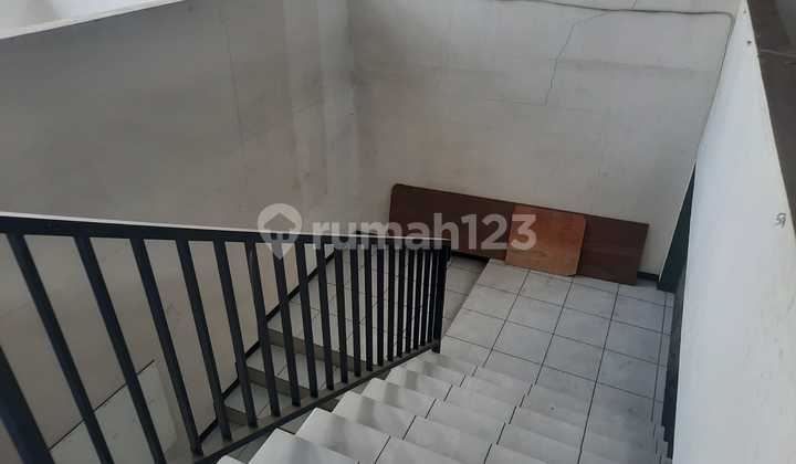 Quick Sale 2-Story Shop House Suitable for Store or Warehouse in Ujungberung 2