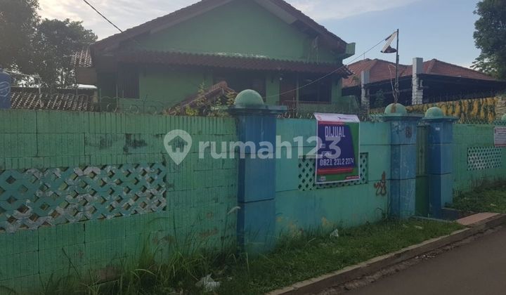 Rumah Keluarga Pojokan Halaman Luas SHM Butuh Renovasi 2