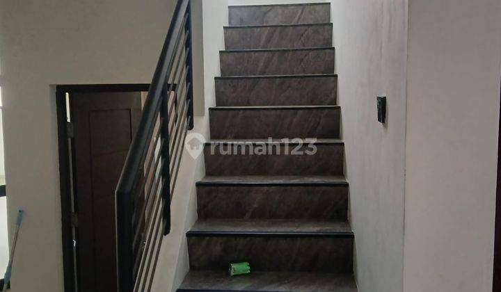 Rumah 2,5lantai dekat tpl,mal dikotawisata-cibubur 2