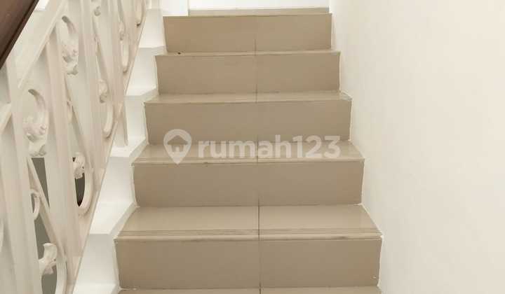 For Sale 2-Story House in South Themes JGC 2