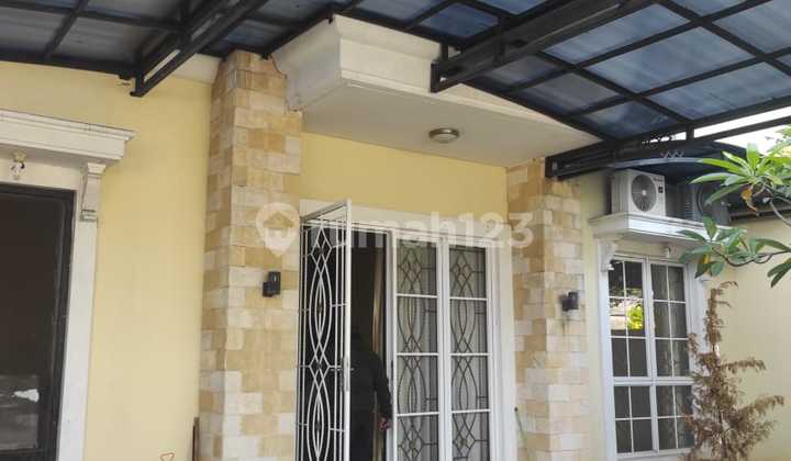 Rumah di Perumahan Royal Residence