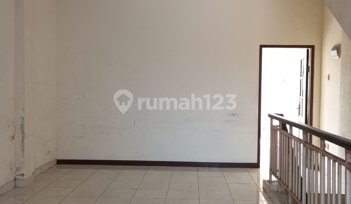 For Rent: City Resort Storefront