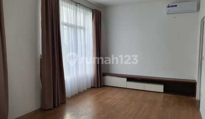 D Sewa Rumah Crown Golf 2