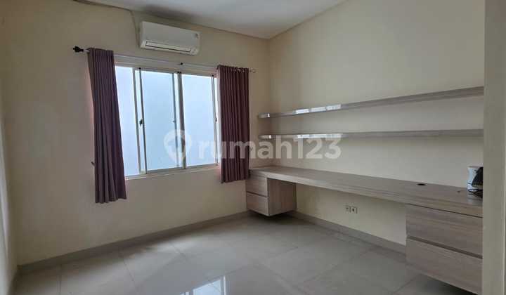 D Jual dan Sewa Rumah Hoek Crown Golf