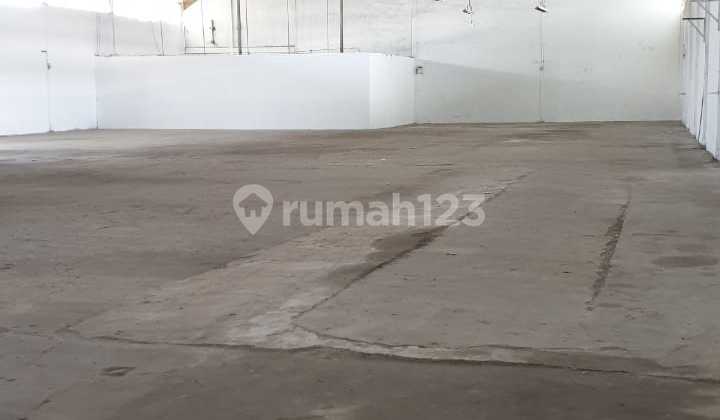 D Sewa Gudang Kayu Besar