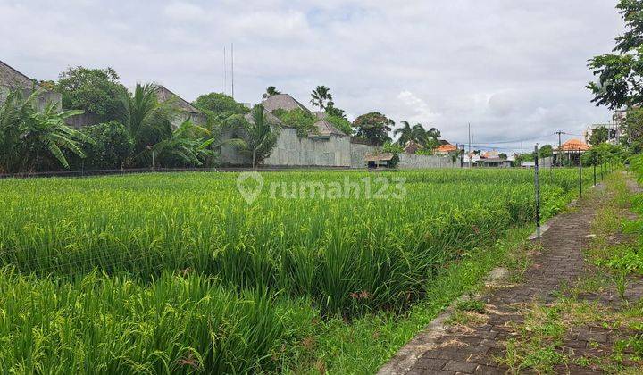 Plot of land for sale near the beach in Seminyak 1