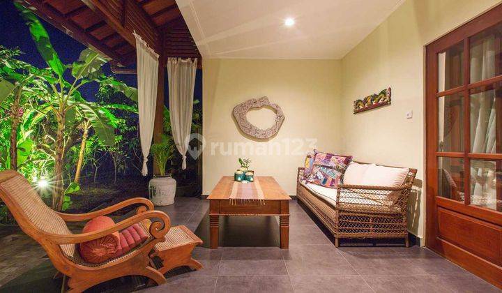 For Sale Homey Villa With Spacious Garden At Kerobokan 2