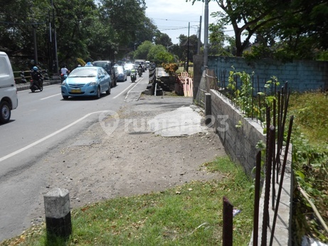 HOOK LAND MAIN ROAD PATIH JELANTIK near DEWI SRI SUNSET ROAD HOOK LAND MAIN ROAD PATIH JELANTIK near DEWI SRI SUNSET ROAD