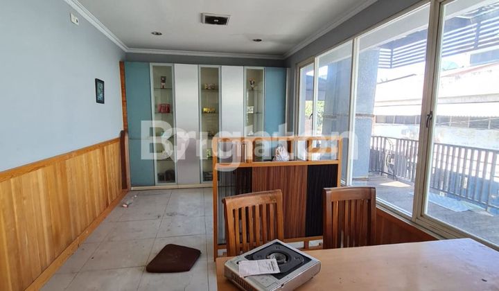 3 two-story shophouse units on Mayjend Sungkono 2