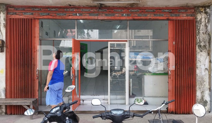 Toko di Jalan Mojopahit Mojokerto Toko di Jalan Mojopahit Mojokerto