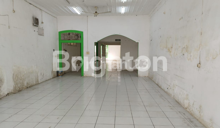 Store on Mojopahit Street Mojokerto 2