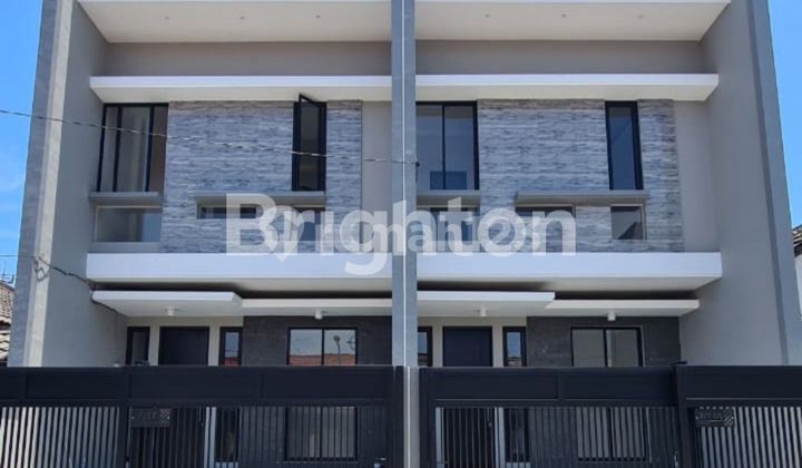 Minimalist 2-story house in East Klampis Semolo 2