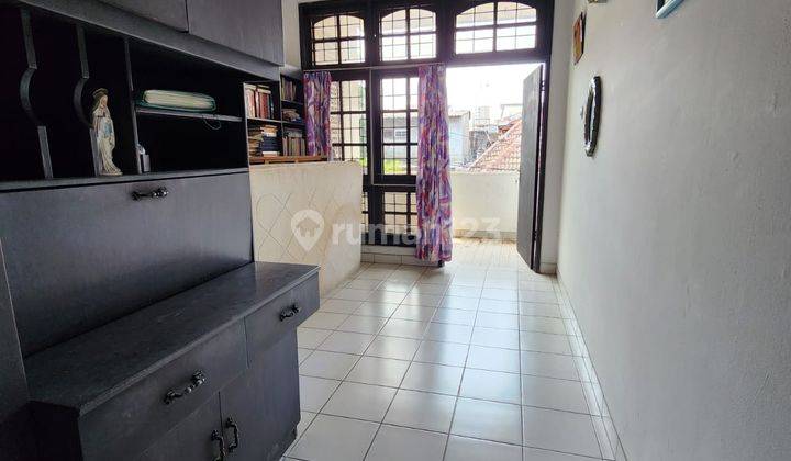 Rumah 2 Lantai, Luas Tanah diatas 220m2 di Dwiwarna Mangga Besar Jak Pus 17