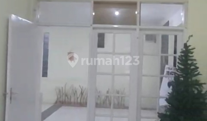 Quick Sale Ready-to-Occupy House in Taman Kopo Indah 1 Bandung 2