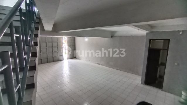 For Sale: Move-In Ready Shop House on Mohamad Toha Street, Bandung For Sale: Move-In Ready Shop House on Mohamad Toha Street, Bandung