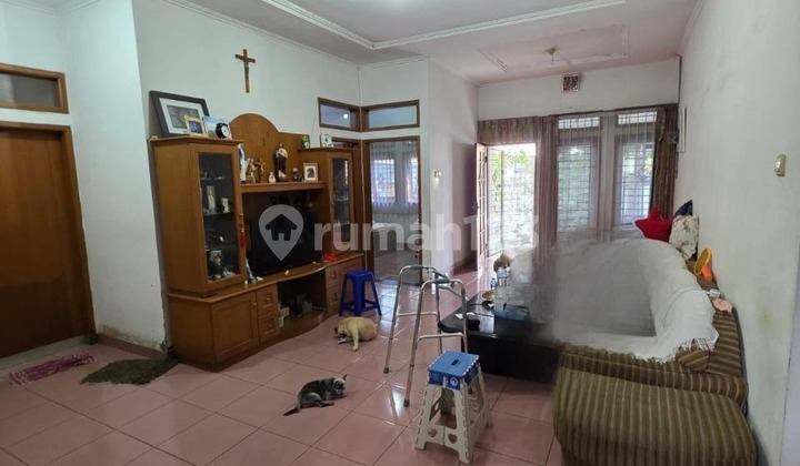 Ready-to-Occupy House in Batununggal Indah, Bandung Ready-to-Occupy House in Batununggal Indah, Bandung