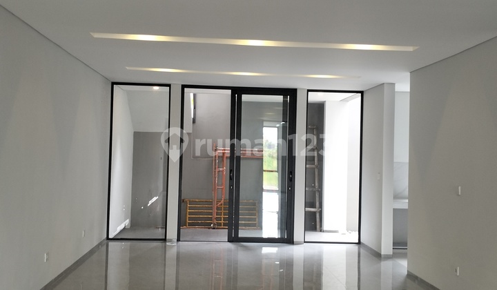 For Sale Three-Story Ready-to-Occupy House with Swimming Pool Facilities in Setraduta Lavida Bandung 2