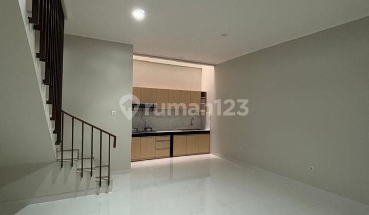 Ready-to-Occupy House in Taman Kopo Indah 1 Bandung