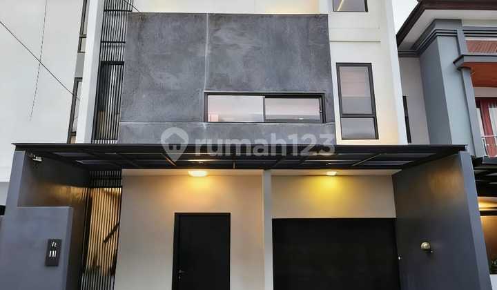 Nice 3-Story House in Karang Tengah Lebak Bulus, Strategic Location