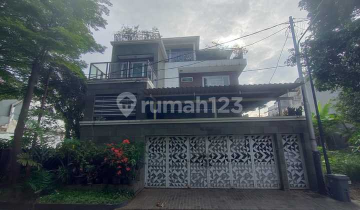 Rare Fully Furnished House Near Park in Kebayoran Baru