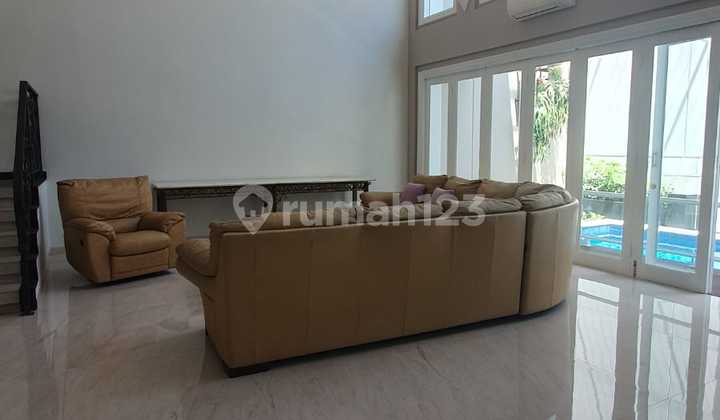 Rumah Sudah Renovasi Siap Huni Akses Jalan Lebar di Pondok Indah 2