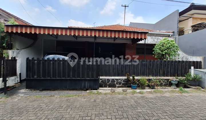 Old House Behind Citos Cilandak Suitable for Living & Boarding at Below Market Price