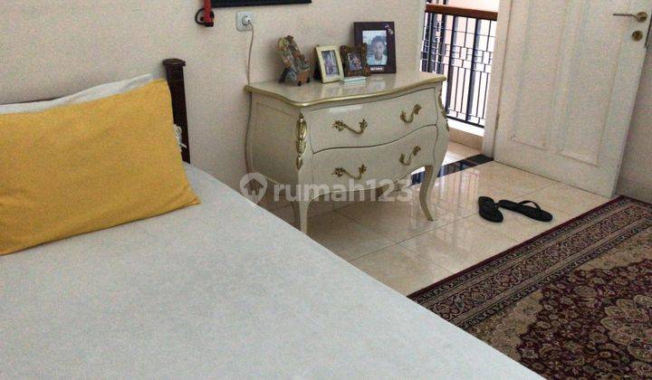 Rumah Bagus Semi Furnished di Bintaro, Tangerang Selatan 2