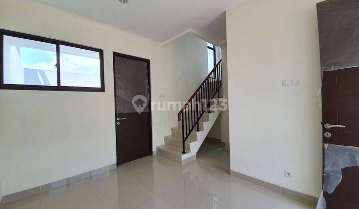 Rumah Bagus 2 Lantai di Greenara, Harapan Indah 2