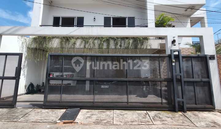 Rumah Mewah 3 Lantai Di Jatibening Bekasi Dekat Tol  2