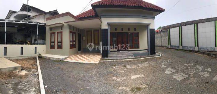 Rumah Semi Furnished Bagus di mertokusuman, Pati Wetan 2