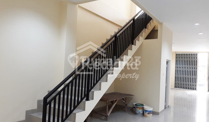 Ruko di Mh Thamrin , Semarang Lz 4786  4