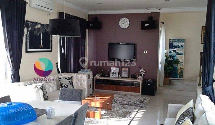 Rumah 2 lantai rapi siap huni di lokasi strategis 2