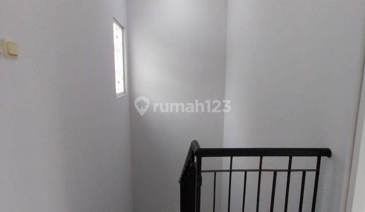 Rumah 2 lantai sudah renovasi rapi siap huni 2