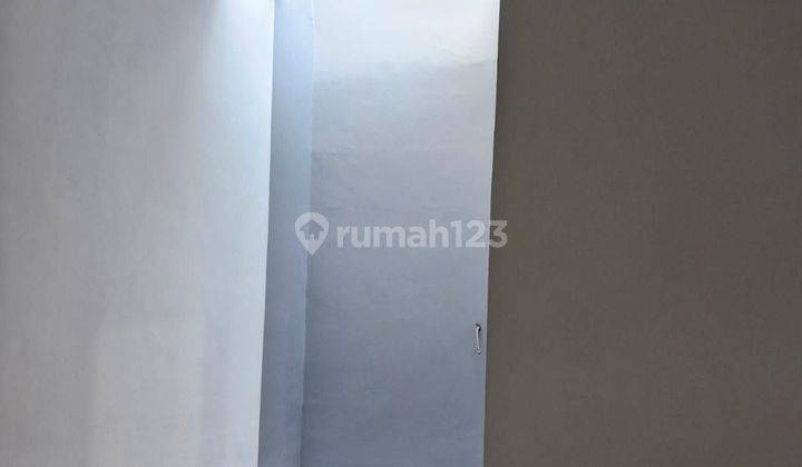 Rumah 1 lantai rapi siap huni lokasi strategis 2