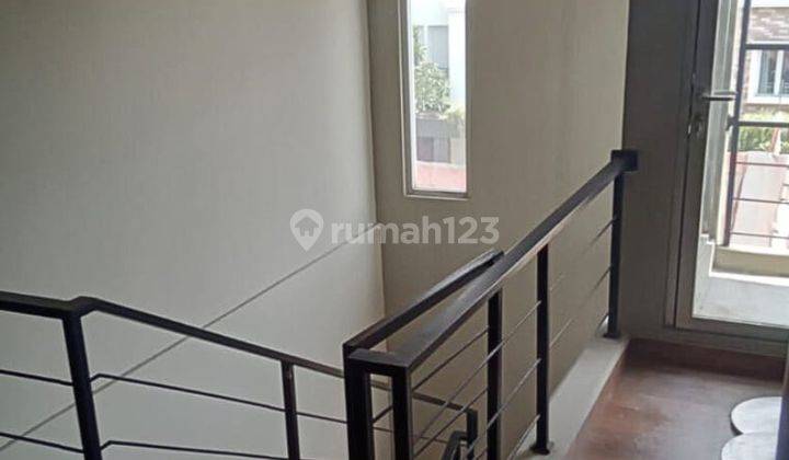 Rumah 2 Lantai Rapi Menarik Siang Huni Dalam Cluster 2