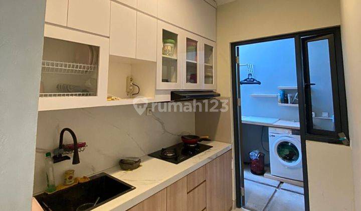 Rumah 2 Lantai Model Minimalis Rapi Siap Huni  2