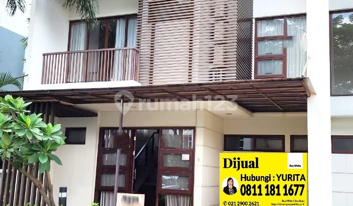 Rumah Elite & Modern dgn View Kolam Renang di Vanya Park BSD City