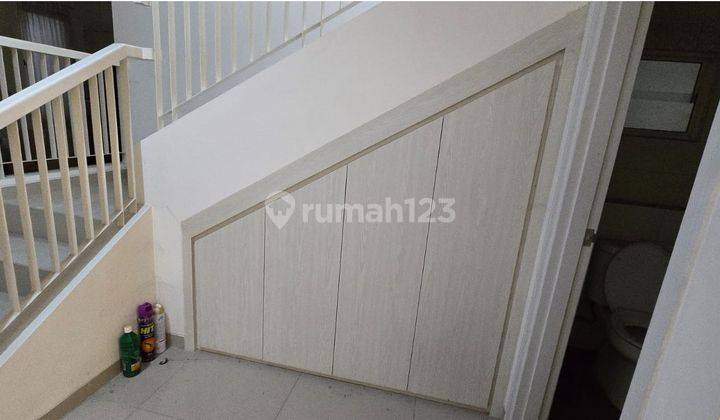 Rumah 2 Lantai Bagus Unfurnished HGB di Suvarna Sutera, Tangerang 2