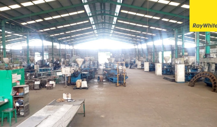 Nice Factory Rental fits 40-foot container on Jl. M. Toha Mauk Nice Factory Rental fits 40-foot container on Jl. M. Toha Mauk