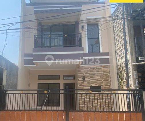 Dijual Rumah 2 Lantai Bagus Sudah SHM di Graha Pratama 1