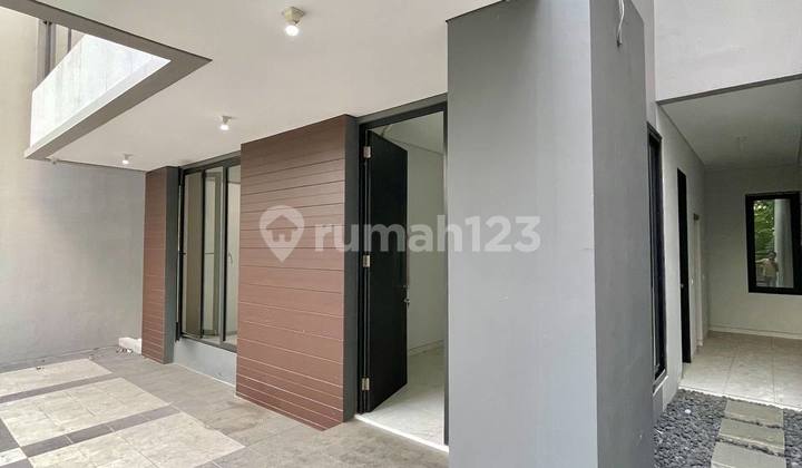 Rumah Baru Taman Gayungsari Barat 2 Lantai Lahan Belakang Luas 2