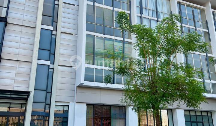Ruko di Crown SOHO Royal Residence 5 Lantai Parkiran Sangat Luas