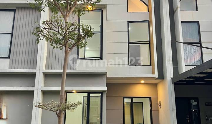 For Rent 2-Story House in Eastern Park Sukolilo with Free AC and Water Pump