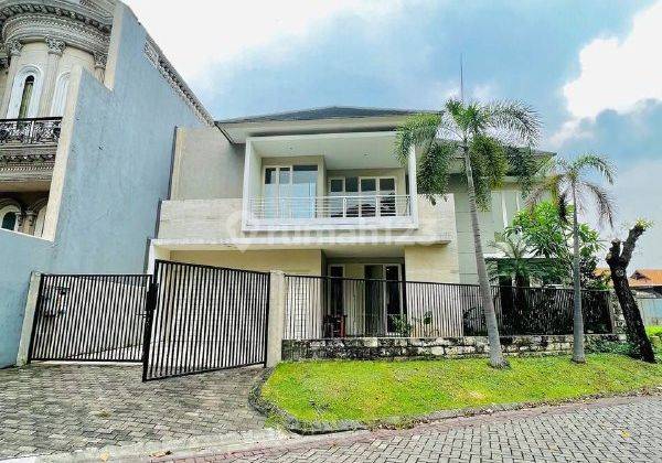 Rumah Modern Tropical Graha Famili Blok SS 2 Lantai Hadap Utara