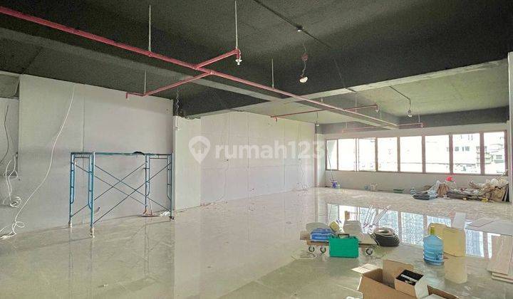 Ruang Kantor Spazio Tower Office Lantai 6 Full Jendela Ada Teras 2