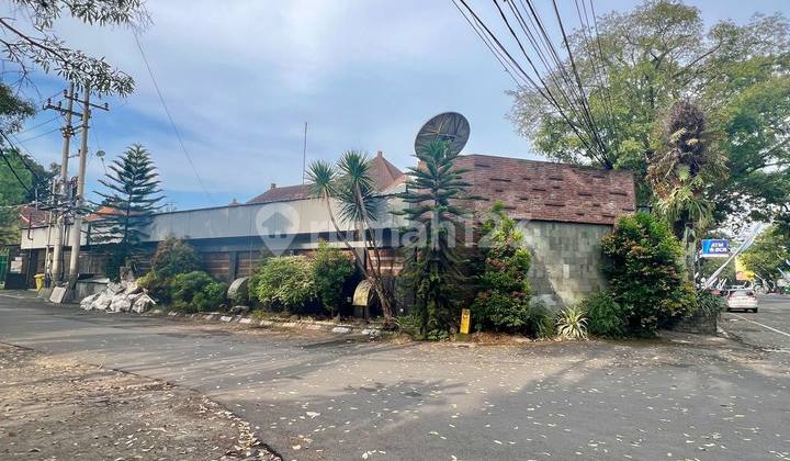 Lease Commercial House on Semeru Street, Malang Corner Position Former Supermarket
