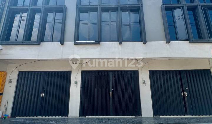 Ruko Baru Raya Ploso Baru 2,5 Lantai Strategis Area Parkir Luas Ruko Baru Raya Ploso Baru 2,5 Lantai Strategis Area Parkir Luas