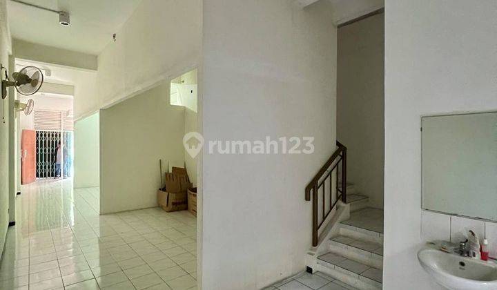Sewa Ruko di Araya Tahap 2 Tingkat 3 Lantai Area Parkiran Luas 2