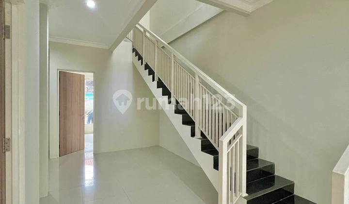 Rumah di Dukuh Kupang Barat 2 Lt Ada Taman Belakang Luas + Garasi